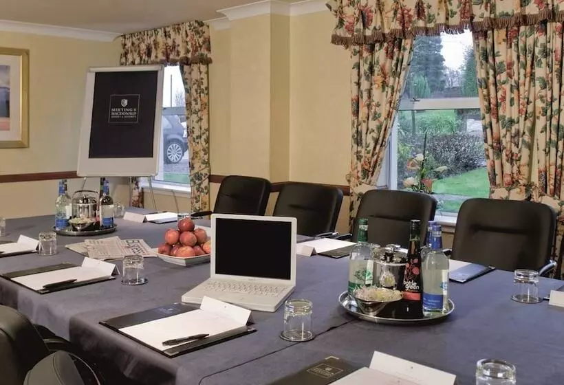 בית מלון כפרי Macdonald Crutherland House