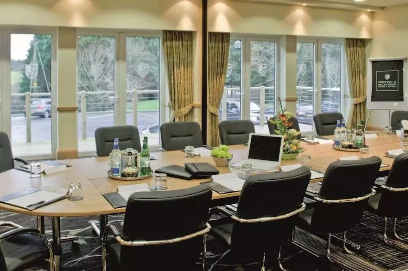 בית מלון כפרי Macdonald Crutherland House