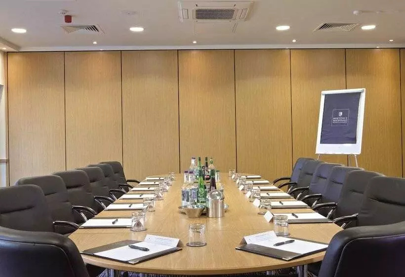 בית מלון כפרי Macdonald Crutherland House