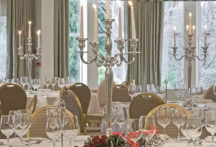 בית מלון כפרי Macdonald Crutherland House