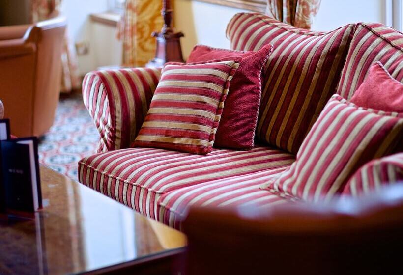 ホテル Macdonald Crutherland House