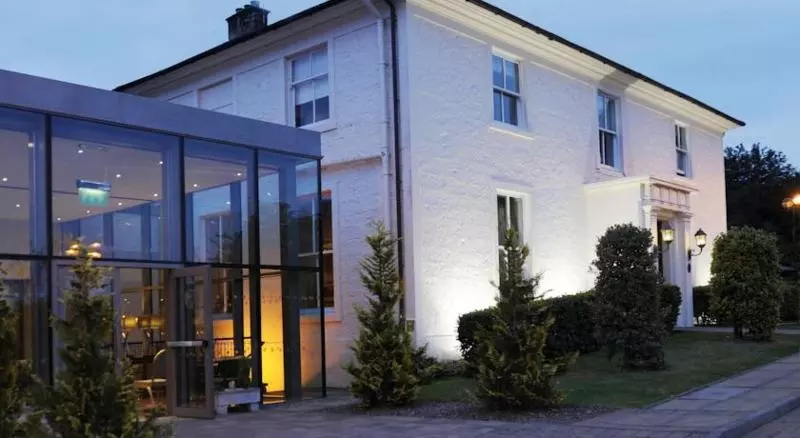 בית מלון כפרי Macdonald Crutherland House