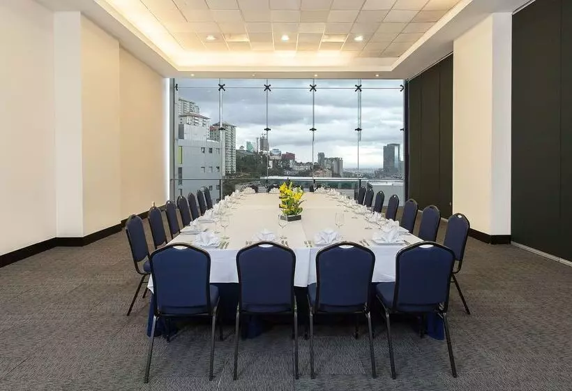 هتل NH Collection Mexico City Santa Fe