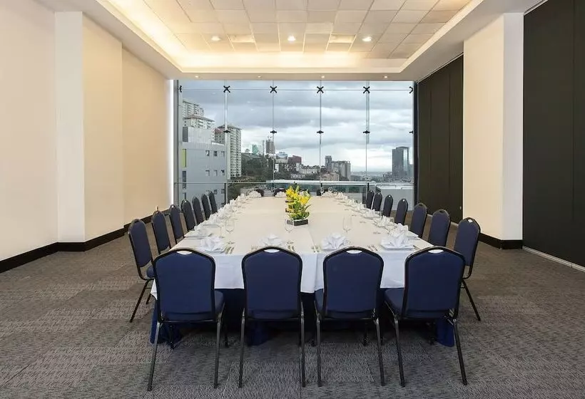 هتل NH Collection Mexico City Santa Fe