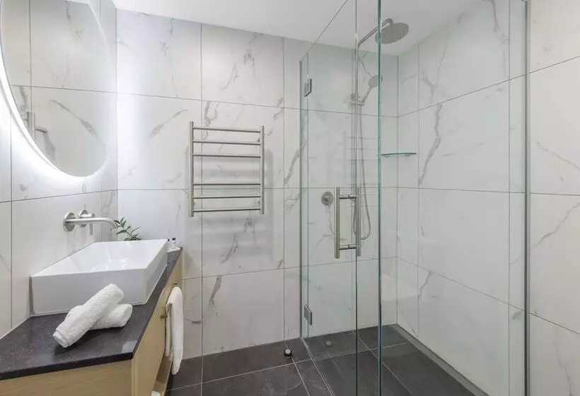 Отель Oaks Queenstown Shores Resort