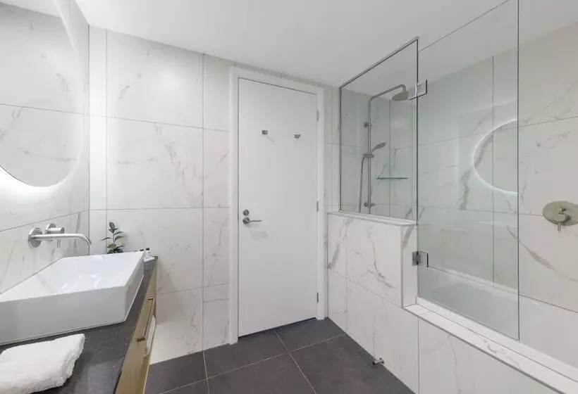 Отель Oaks Queenstown Shores Resort