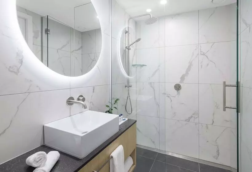 Отель Oaks Queenstown Shores Resort