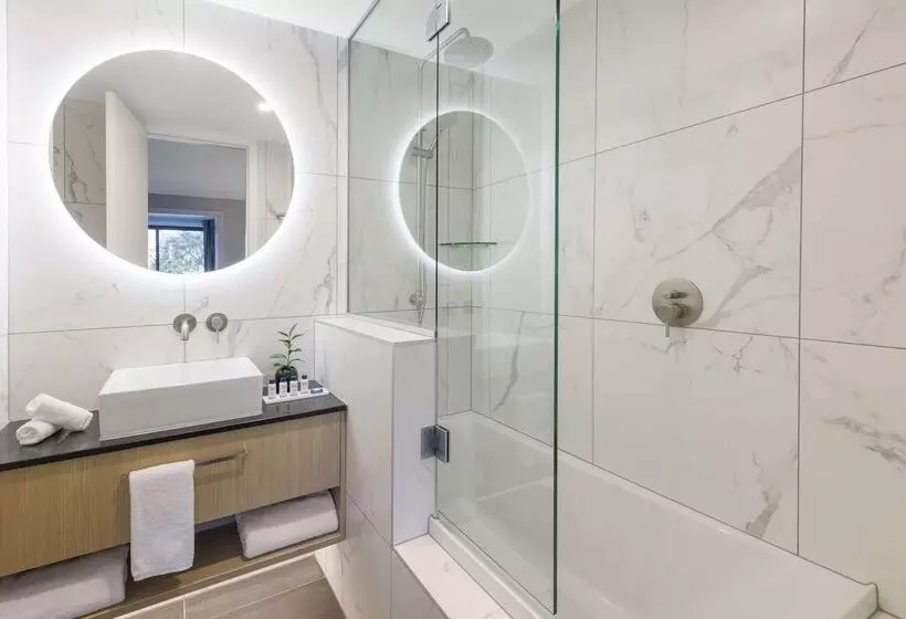 Отель Oaks Queenstown Shores Resort