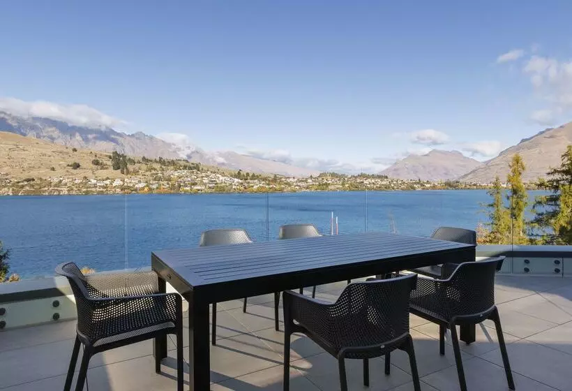 Отель Oaks Queenstown Shores Resort