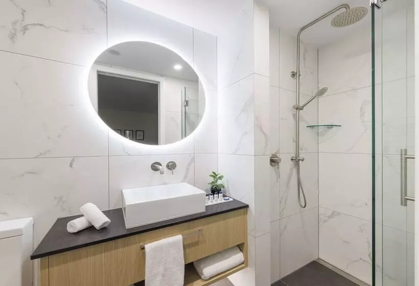 Отель Oaks Queenstown Shores Resort