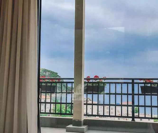 בית מלון כפרי Rapos Resort