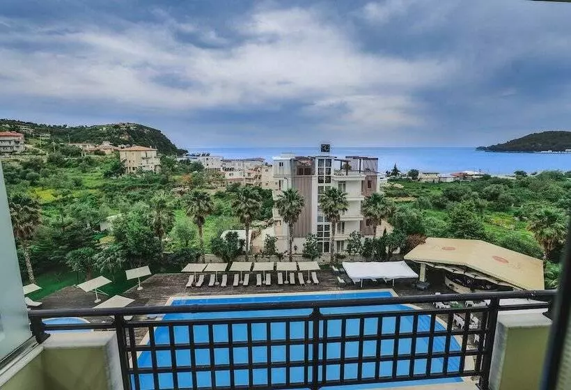 בית מלון כפרי Rapos Resort