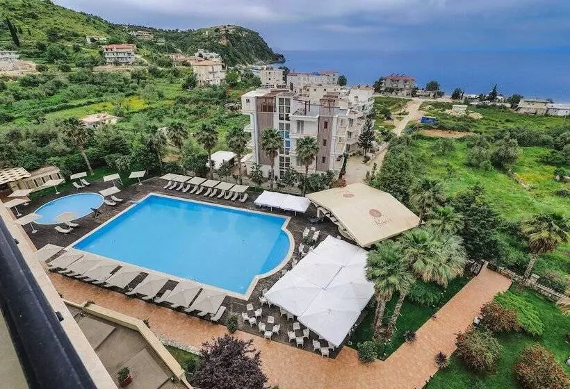 בית מלון כפרי Rapos Resort