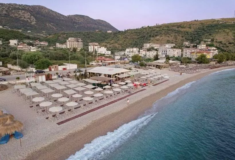 בית מלון כפרי Rapos Resort