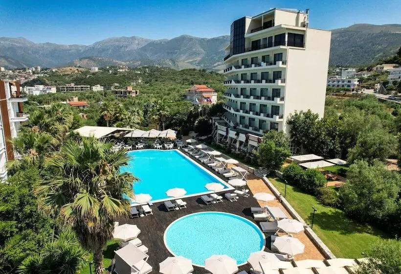 בית מלון כפרי Rapos Resort