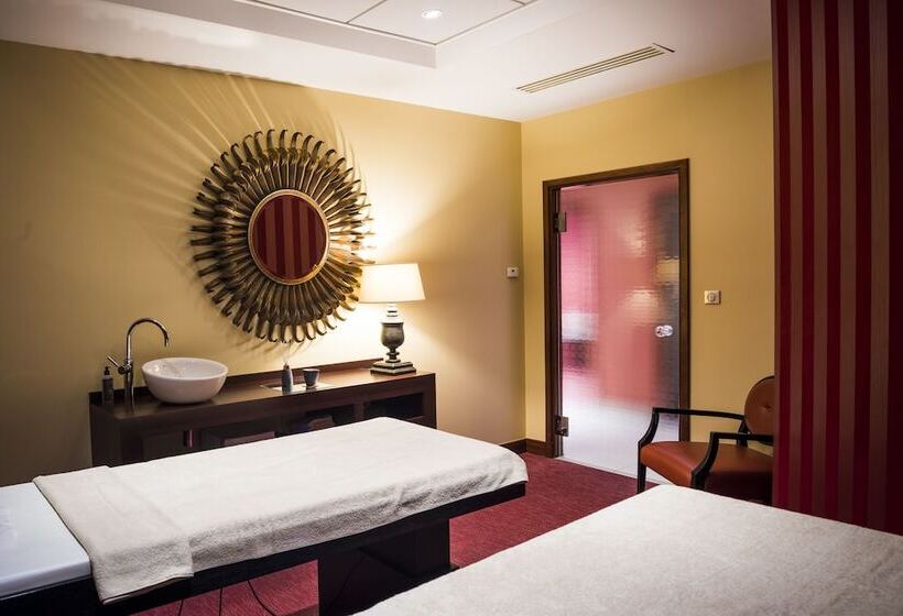 Отель Hôtel Spa Du Beryl St Brévin L Océan