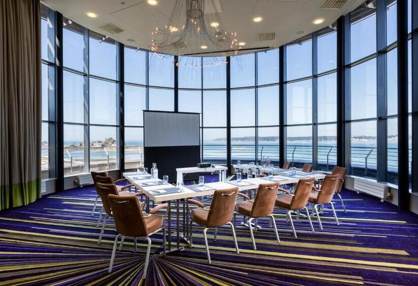 Radisson Blu Waterfront Hotel, Jersey