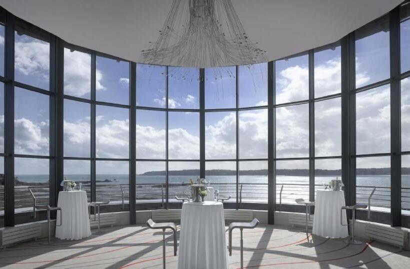 Radisson Blu Waterfront Hotel, Jersey
