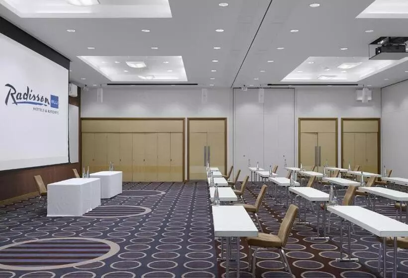 Radisson Blu Waterfront Hotel, Jersey