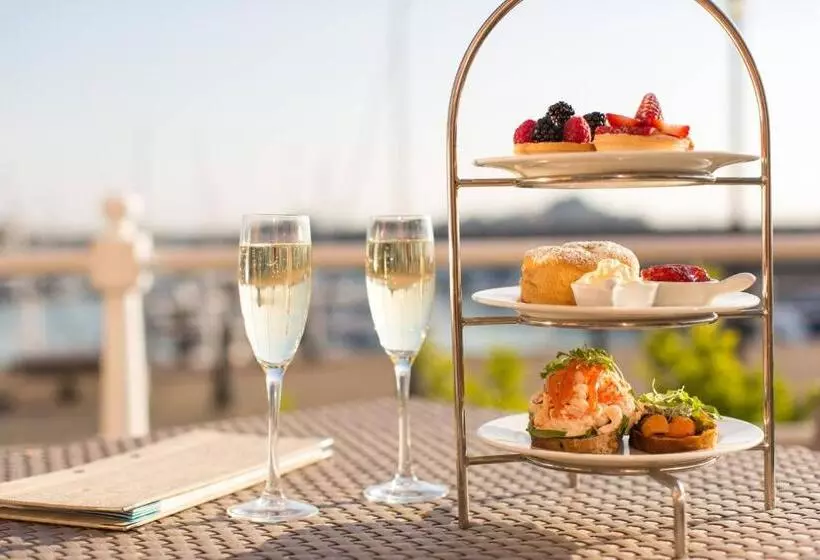 Radisson Blu Waterfront Hotel, Jersey