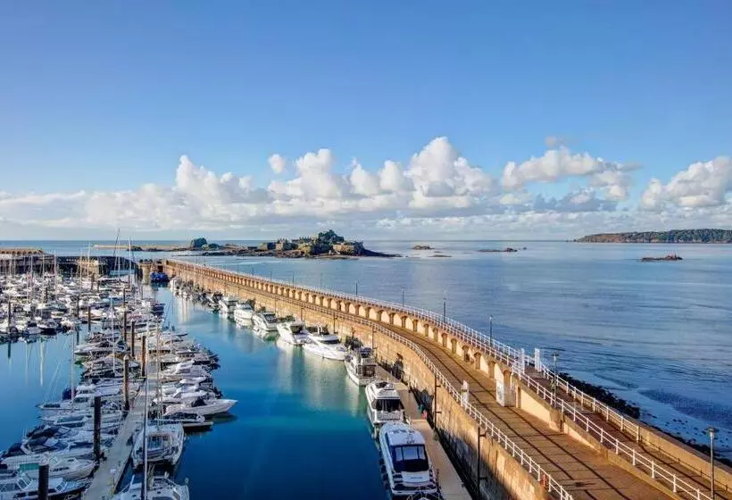 Radisson Blu Waterfront Hotel, Jersey
