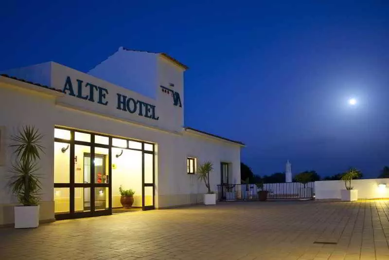 ホテル Alte