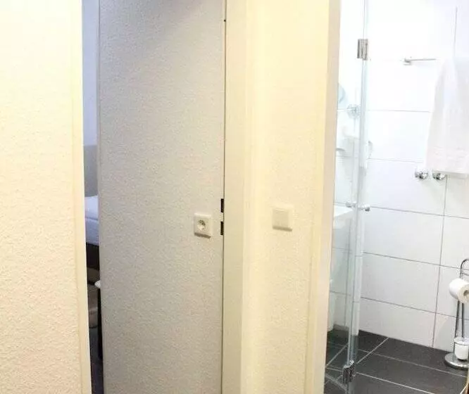 هتل Rheinmetropole