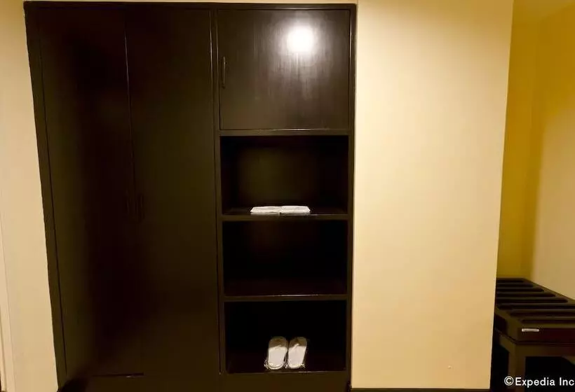 Crown Regency Hotel And Towers