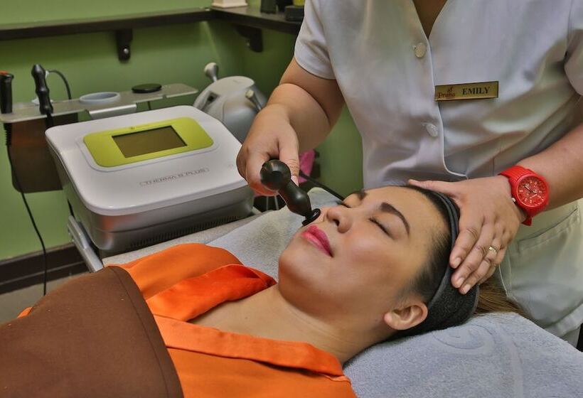 Crown Regency Hotel And Towers