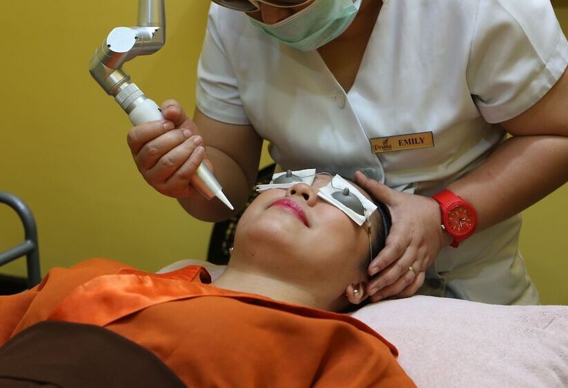 Crown Regency Hotel And Towers