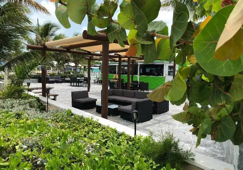 هتل Hideaways Exuma