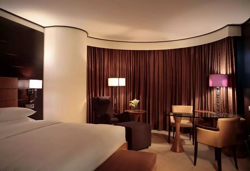 هتل Hyatt Regency Kyiv