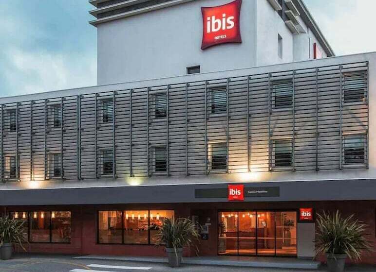 ホテル Ibis Cannes Mandelieu