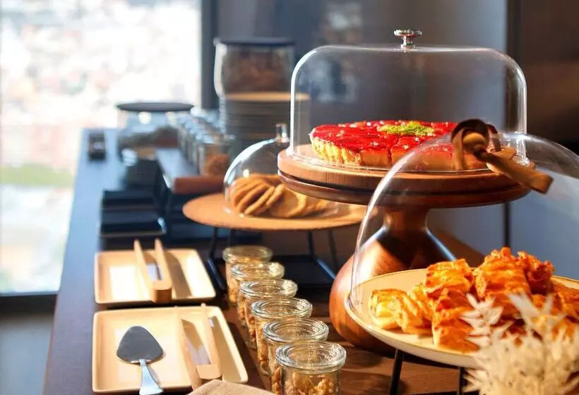 Отель Melia Barcelona Sky 4 Sup