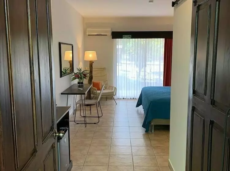 Отель Natural Lodge Caño Negro