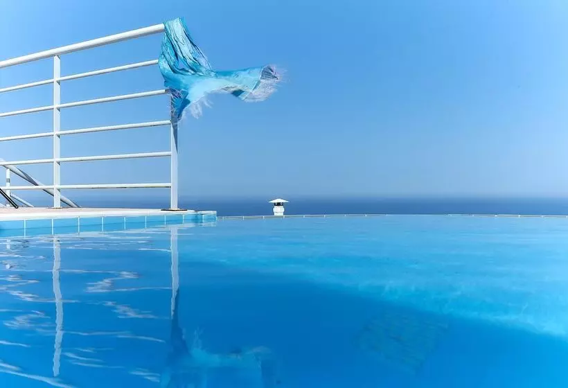 ホテル Nymphes Luxury Apartments