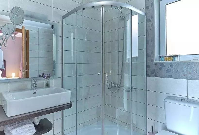 ホテル Nymphes Luxury Apartments