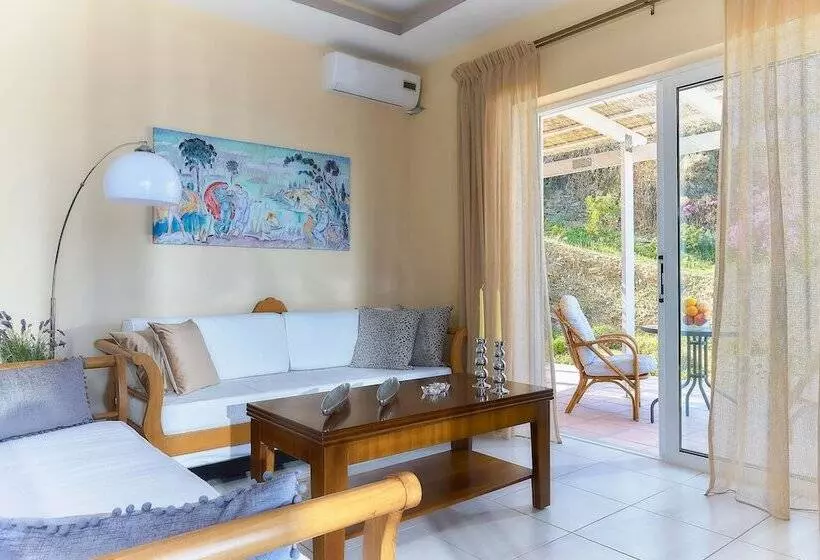 ホテル Nymphes Luxury Apartments