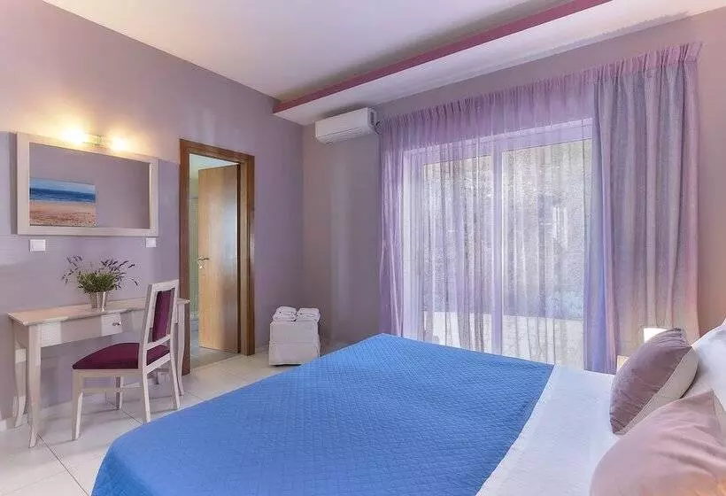 ホテル Nymphes Luxury Apartments