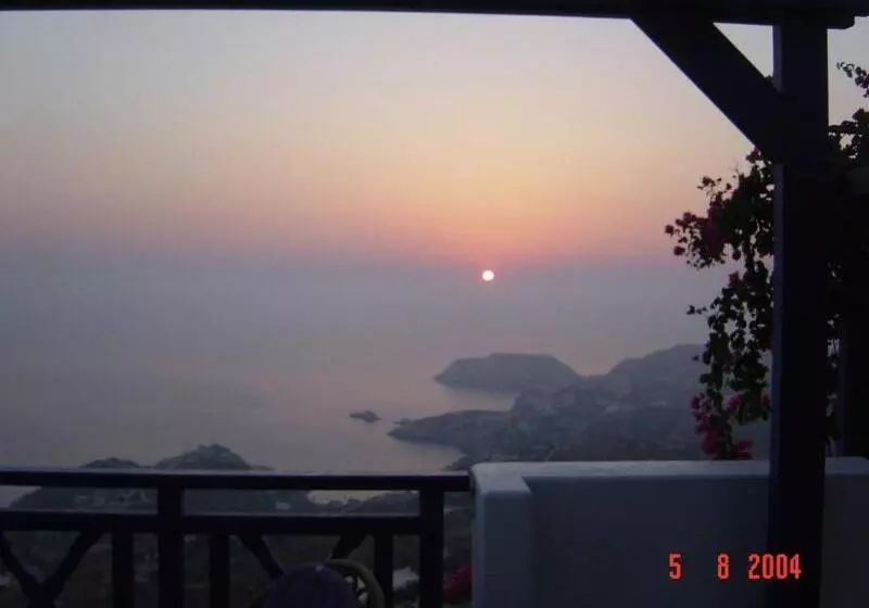 ホテル Nymphes Luxury Apartments