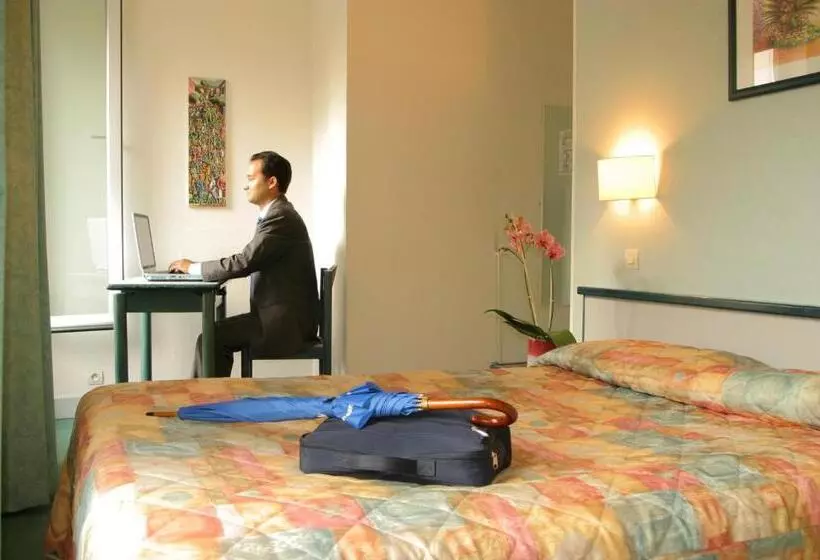 هتل Printania Porte De Versailles