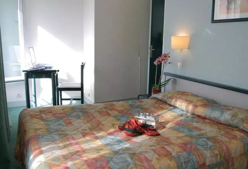 هتل Printania Porte De Versailles