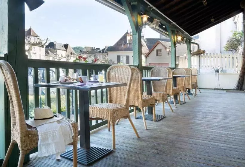 Отель Contact Hôtel Le Relais De Vellinus