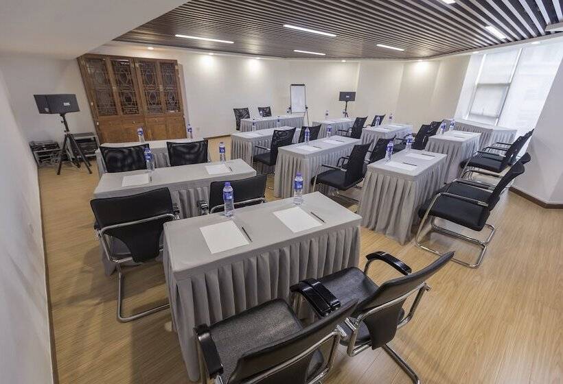 Отель Springdale Serviced Residence