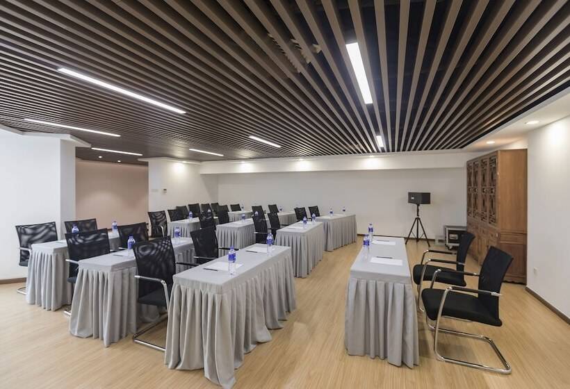 Отель Springdale Serviced Residence