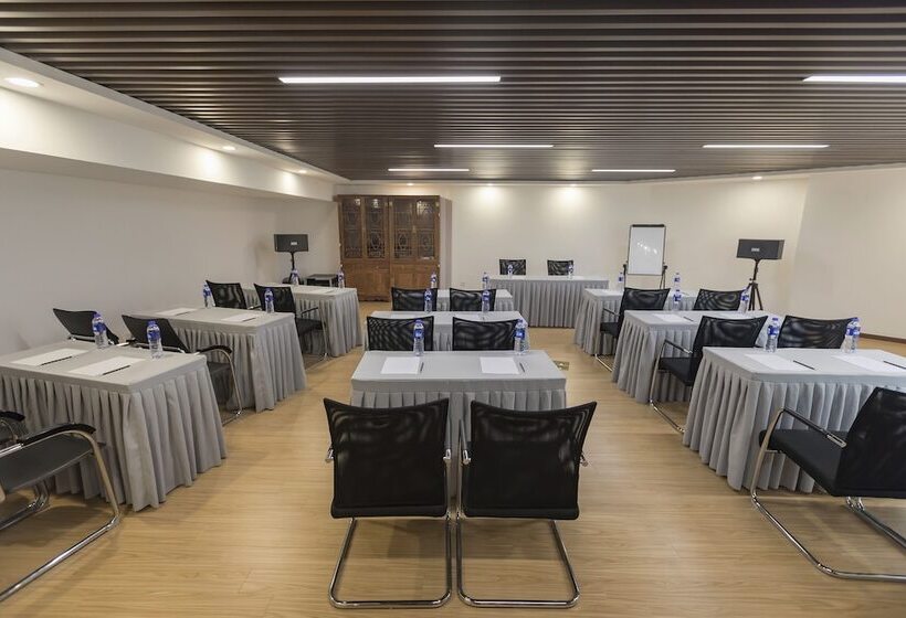 Отель Springdale Serviced Residence