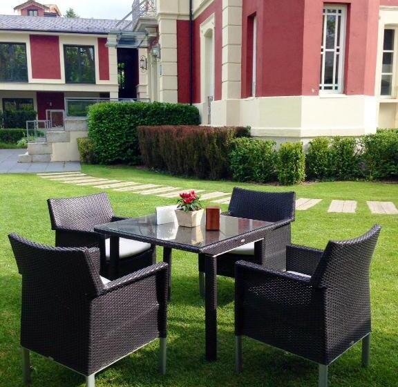 هتل Villa Paulita