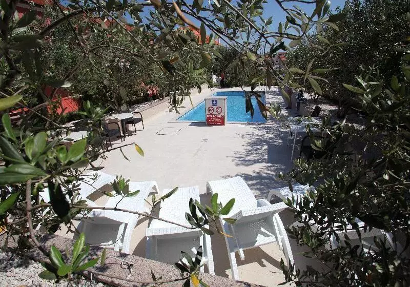 Hotelli Villa Rustica Dalmatia Apartments