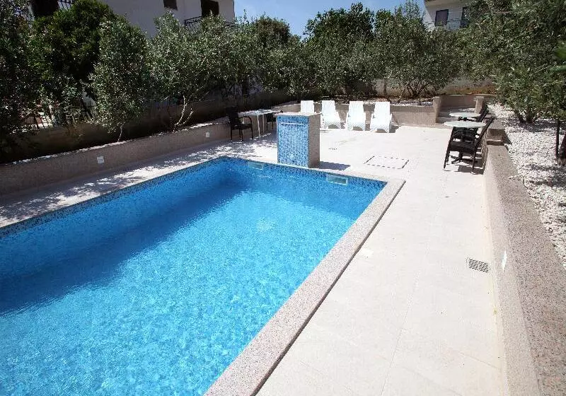 Hotelli Villa Rustica Dalmatia Apartments