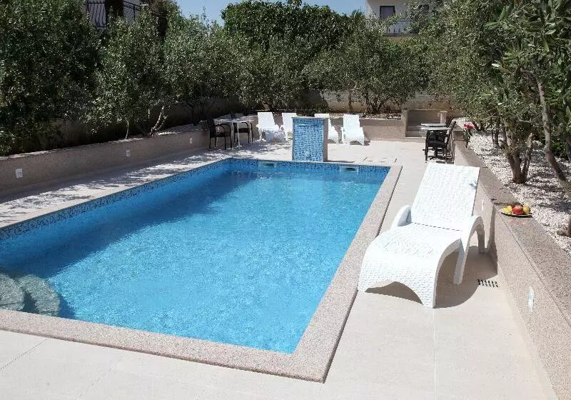 Hotelli Villa Rustica Dalmatia Apartments